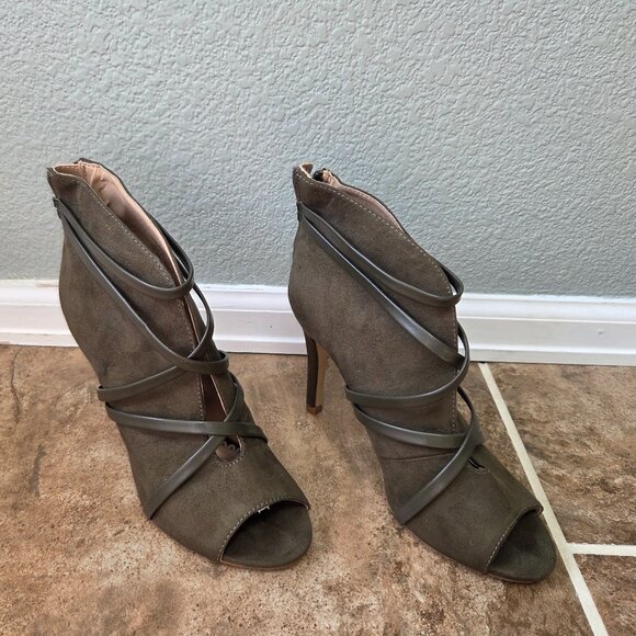 Journee Samara Bootie - Size 6.5 - Picture 1 of 5